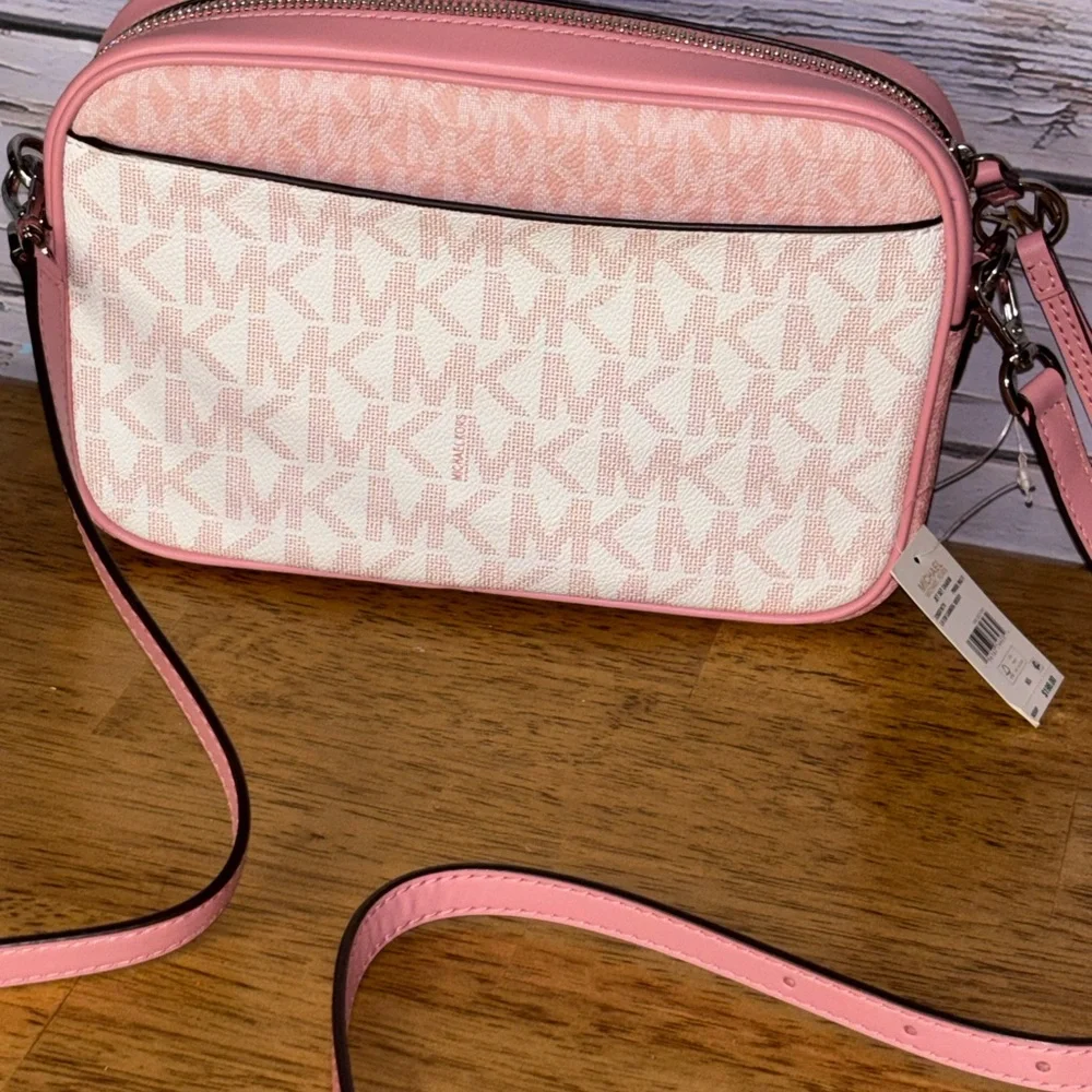 Michael Kors logo large East West camera crossbody bag. - Picture 3 of 11